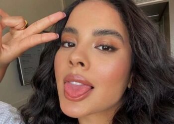 'Solteira, gostosa e sem 1 pingo de paciência': Bella Campos desmente rumores de namoro