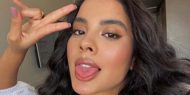 'Solteira, gostosa e sem 1 pingo de paciência': Bella Campos desmente rumores de namoro