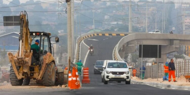 Viaduto da Bola do Produtor vira alvo de críticas na CMM