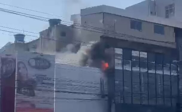 Incêndio é registrado em prédios na avenida Djalma Batista nesta quinta-feira, 12/9 (Foto: Reprodução)