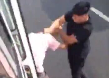 Motorista é retirado de ônibus e agredido por outro condutor (Foto: Reprodução)