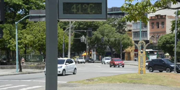 Inmet alerta laranja para onda de calor em 10 estados e no DF