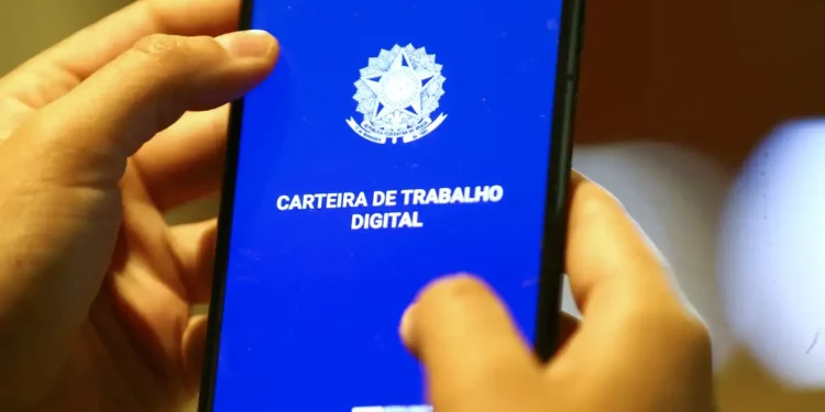 Renda média dos trabalhadores tem crescimento interanual de 5,8%