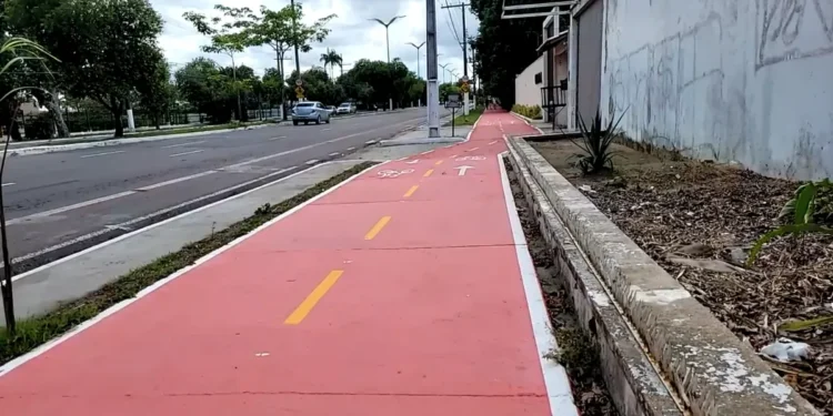 Ciclovia do bairro Ponta Negra, zona Oeste de Manaus (Divulgação/Semcom)