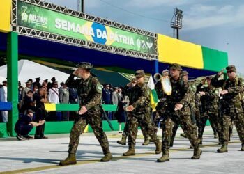 Manauaras prestigiam desfile cívico-militar de 7 de Setembro