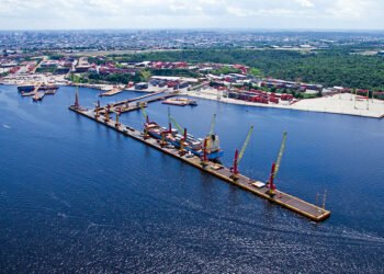 Estiagem 2024: ação inédita leva píer flutuante provisório para Itacoatiara