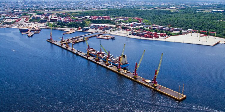 Estiagem 2024: ação inédita leva píer flutuante provisório para Itacoatiara