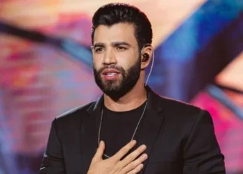 'Faça o certo, o errado todo mundo faz', diz Gusttavo Lima em 1º show após prisão revogada