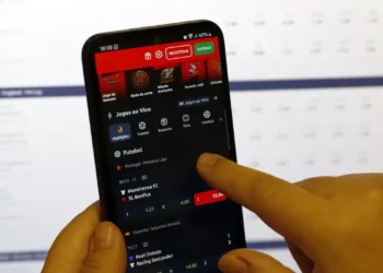 Beneficiários do Bolsa Família gastaram R$ 3 bi em bets em agosto