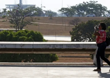 Inmet emite alerta de baixa umidade para 15 estados e o DF