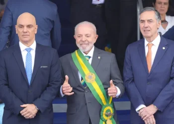 Barroso diz que Silvio Almeida tem direito à ampla defesa