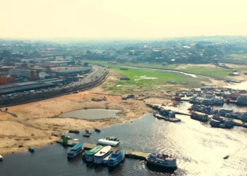 Seca do Rio Negro faz Manaus decretar situação de emergência em Manaus (Thiago Oliver)
