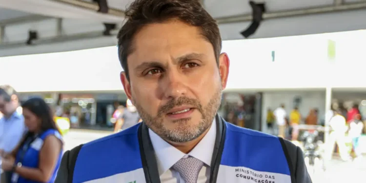 'X tem que cumprir ordem judicial', afirma ministro das Comunicações