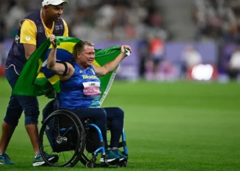 Beth Gomes garante bicampeonato paralímpico no lançamento de disco