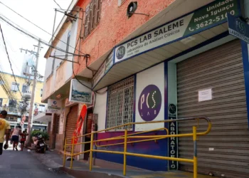 Laboratório alega falha humana em resultados errados de testes de HIV