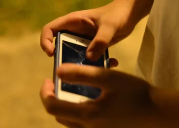 Três em cada dez crianças e adolescentes foram ofendidos na internet