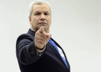 Sikera Jr e RedeTV! terão que pagar R$ 20 mil a motorista do uber chamado de 