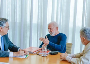 Após acidente doméstico, Lula cumpre agenda no Palácio da Alvorada