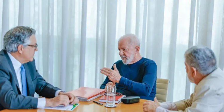 Após acidente doméstico, Lula cumpre agenda no Palácio da Alvorada