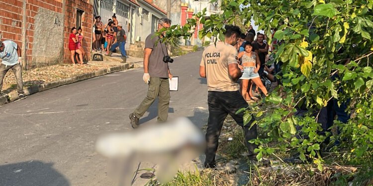 Homem é morto e jogado no bairro Colônia Terra Nova (Foto: Reprodução/ Redes sociais)