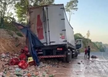 Motorista colide caminhão e morre em Rio Preto da Eva