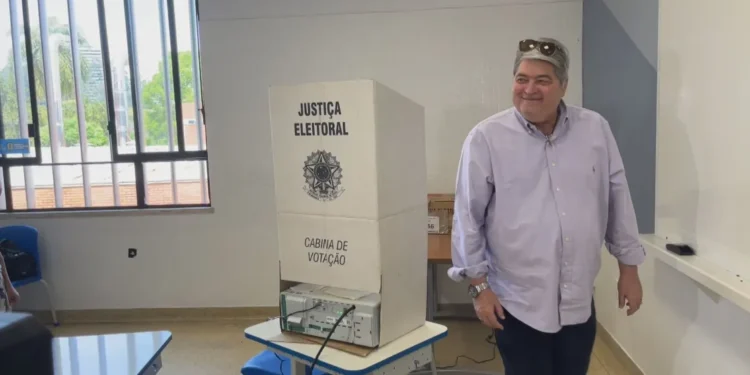 Datena vota, diz estar 'ótimo' e critica Marçal: 'desde o começo vem atacando a democracia'