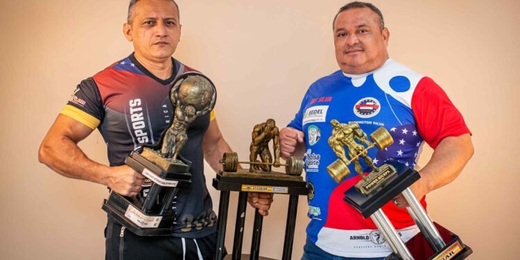 Atletas de levantamento de peso amazonenses (Foto: João Dejacy/Rios de Notícias)