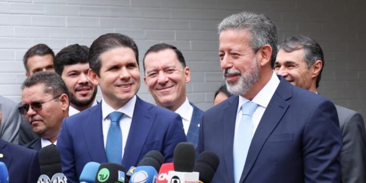 Arthur Lira anuncia apoio a Hugo Motta (Reprodução/Marina Ramos)