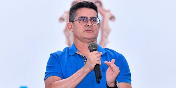 Descaso com os professores: gestão de David Almeida é alvo de críticas na CMM