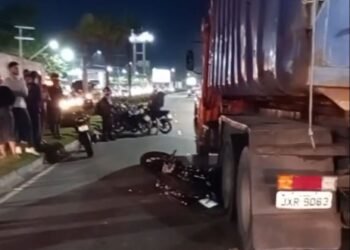 Motociclista morreu após colisão com carreta no Distrito Industrial I (Foto: Reprodução)
