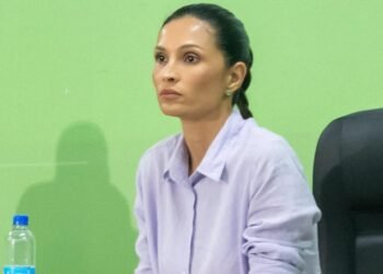 Michele Valadares ignora ataques e foca em propostas no último debate; educação e oportunidade para os jovens são prioridade