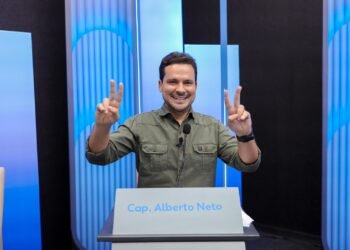 Alberto alfineta David e Cidade por ausências no debate: 'os dois têm muito a explicar'