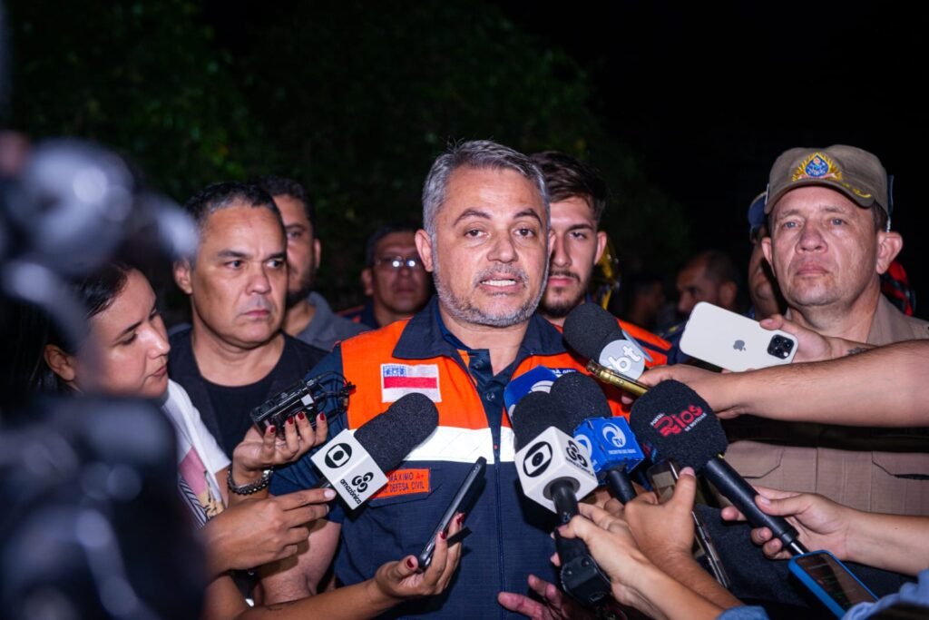 Secretário da Defesa Civil do Amazonas fala sobre deslizamento de terra em Porto de Manacapuru - (Foto: João Dejacy/Rios de Notícias)