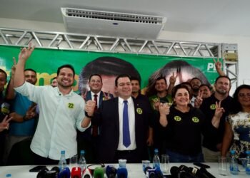 'Manaus precisa de um prefeito que olhe para o povo', diz Wilker Barreto ao declarar apoio ao Capitão Alberto Neto e a Professora Maria do Carmo