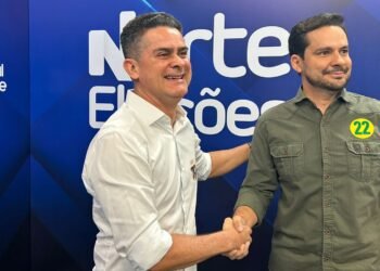 'Aqui não tem cadeirada', diz David Almeida ao participar de seu primeiro debate das eleições municipais 2024