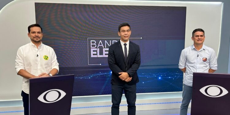 Durante o debate político realizado pela TV Band Amazonas, nesta segunda-feira,14/10, o candidato Capitão Alberto Neto (PL) criticou a postura do atual prefeito, David Almeida (Avante), chamando-o de 