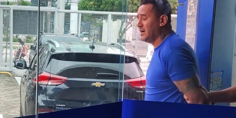 Diego da Silva Carvalho foi preso após tentativa de empréstimo com documento falso (Foto: Reprodução/Internet)