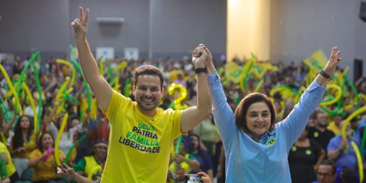 'Quem faz a educação é o professor'; Capitão Alberto Neto e Professora Maria do Carmo recebem apoio dos Amigos da Educação