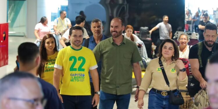 Eduardo Bolsonaro chega em Manaus para apoiar Capitão Alberto Neto e Professora Maria do Carmo