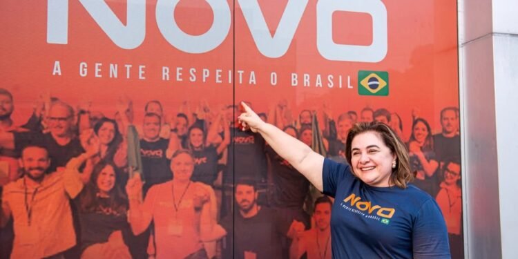 É falsa a notícia de que partido Novo pede expulsão de Maria do Carmo em Manaus