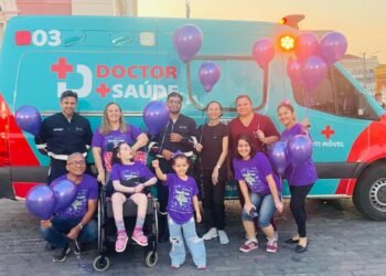 Iluminação do Teatro Amazona marca mês de Conscientização sobre a Síndrome de Rett