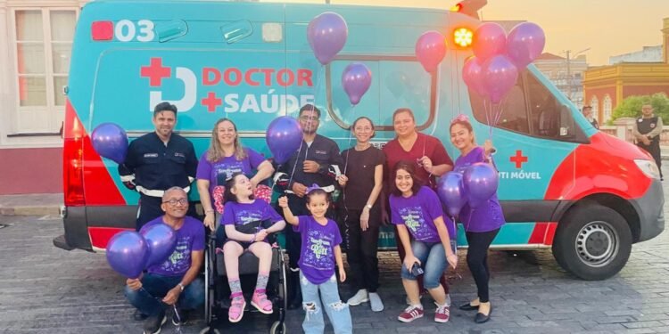 Iluminação do Teatro Amazona marca mês de Conscientização sobre a Síndrome de Rett