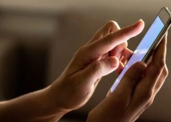 Quem teve seu celular roubado pode conferir se o nome consta na lista divulgada (Foto: Reprodução/ Getty images)