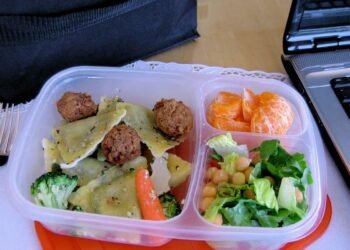 Maioria dos trabalhadores leva marmita para o trabalho, diz estudo