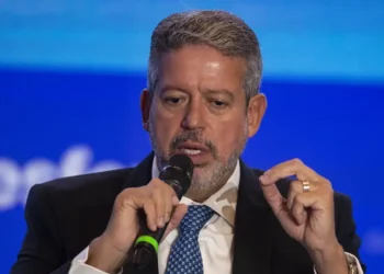 Presidente da Câmara, Arthur Lira, vota em Alagoas por volta das 13h