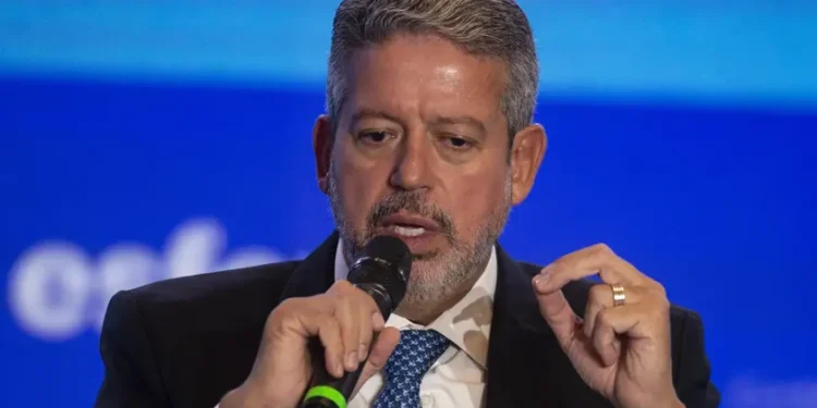 Presidente da Câmara, Arthur Lira, vota em Alagoas por volta das 13h