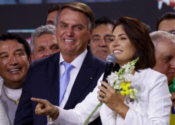Bolsonaro lança Michelle para o Senado pelo DF