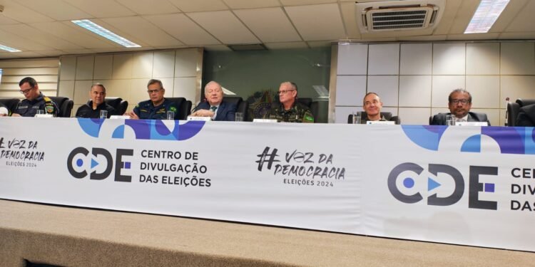 Coletiva de imprensa no TRE-AM