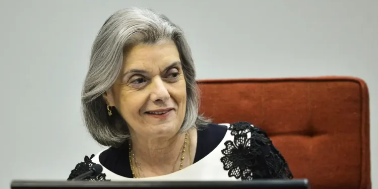 Cármen Lúcia diz que desinformação nas eleições é 'cabresto digital'
