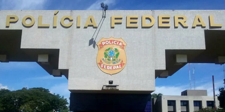 'Só hoje já foram apreendidos R$ 180 mil em espécie', diz diretor-geral da PF